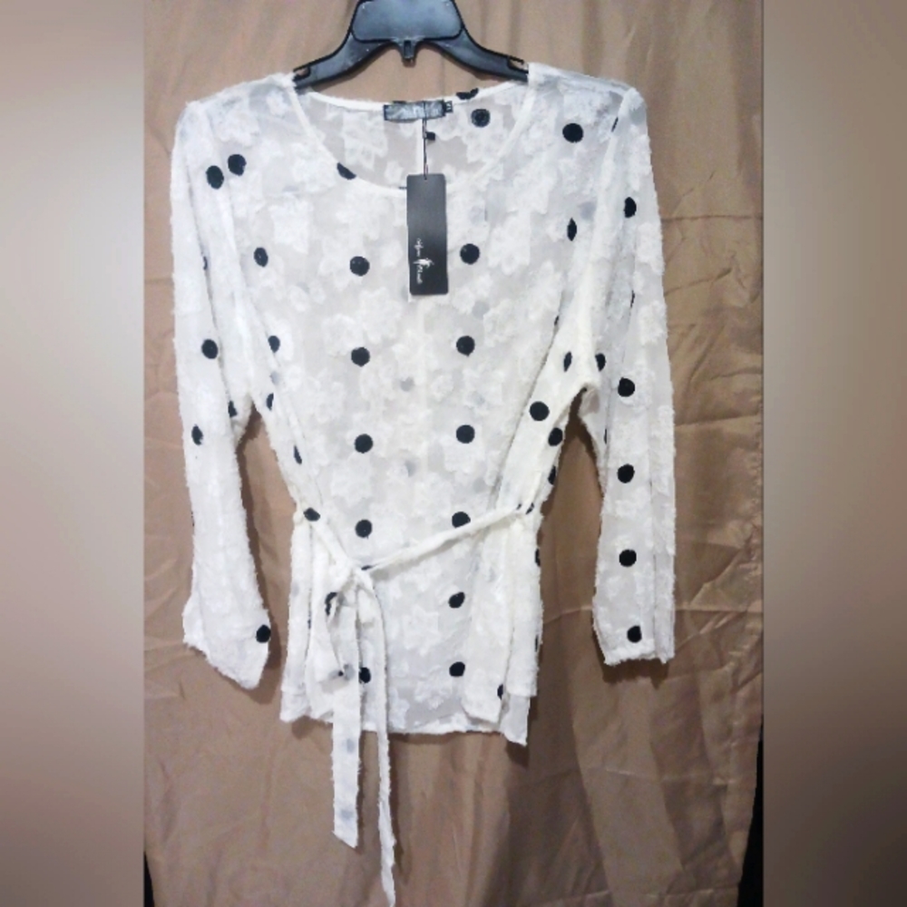 Ladies dress blouse - Picture 1 of 6